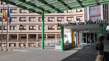 Evacuada al hospital de Mérida una mujer tras ser atropellada