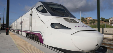 Extremadura estrena cuatro trenes rápidos a la espera de un alta velocidad real