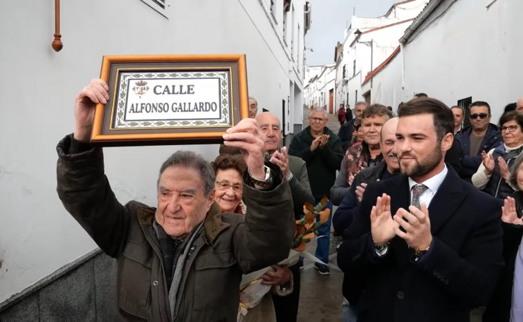 Jerez de los Caballeros arropa a Alfonso Gallardo, que ya tiene una calle en su pueblo