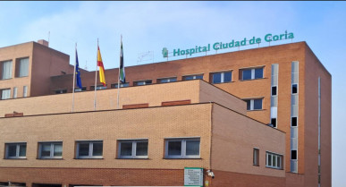 Trasladado al Hospital de Coria un hombre de 80 años grave tras una salida de vía