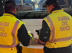 Sin carné de conducir, sin seguro y sin ITV: así llegó a su examen de la DGT