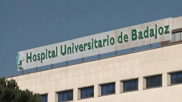 Una colisión entre un coche y un autobús deja una mujer grave y un niño herido