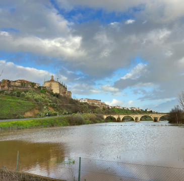 Zamora guarda silencio por las víctimas del atentado de Barcelona 