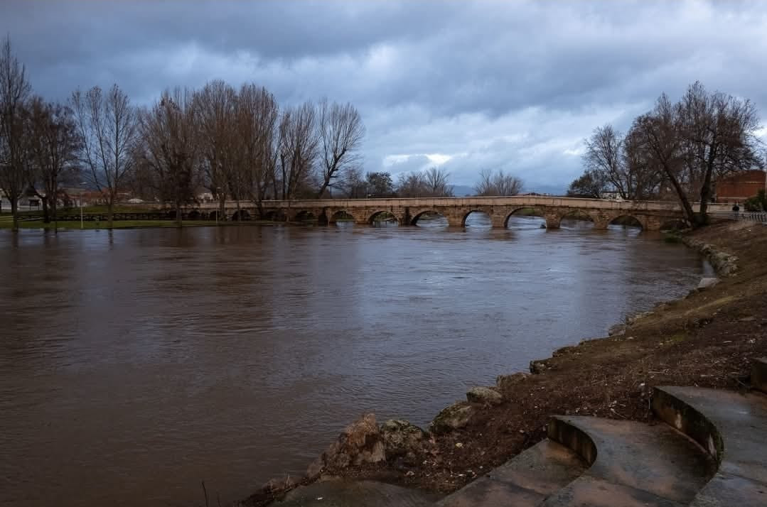 Rivera de gata lluvia temporal