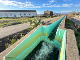 Los canales y acequias del norte de Cáceres llevan agua pero no proviene de desembalses