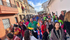 Creatividad y risas toman las calles de Moraleja en el tradicional desfile del zarrio