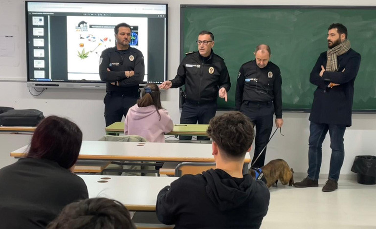 Programa Jóvenes y Policía Hablando Claro