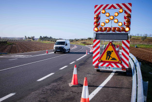 El Gobierno adjudica más de 11 millones de euros para conservar carreteras de Cáceres