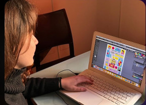 Risas, historia y fiesta: una italiana ilustra el carnaval de Ribera del Fresno