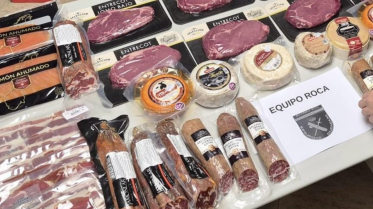 Detienen a una mujer por robar embutidos ibéricos que ocultó dentro de su faja