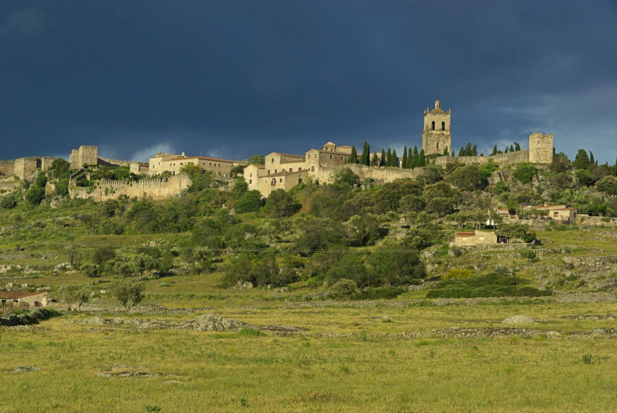 070 071.  Panorámica de Trujillo.. Foto Liane M. shutterstock 35587060 1291x864