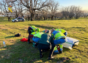 Un parapentista de 51 años cae en una zona de difícil acceso en el norte de Cáceres