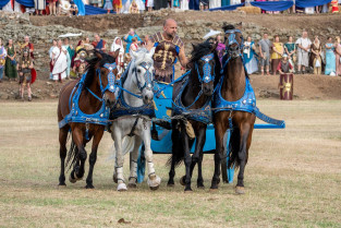 Entre ruinas milenarias, Emerita Lvdica despierta el espíritu de Roma