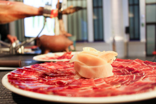 Un viaje por la dehesa extremeña, donde nace el mejor jamón ibérico
