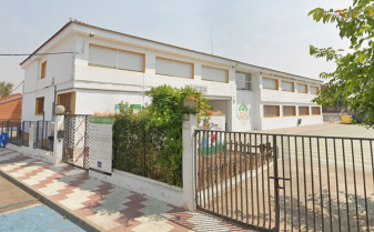 Roban más de 8.000 euros y material informático en un colegio
