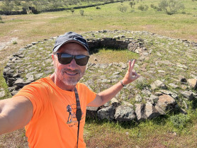 Manuel Calderón descubre Ribera del Fresno en su reto de recorrer Extremadura caminando