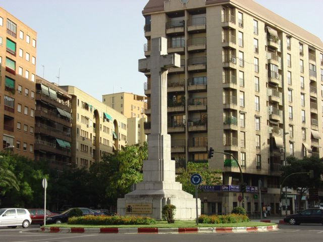 El Gobierno ordena retirar la Cruz de los Caídos de Cáceres