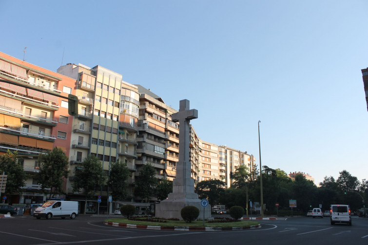 Cáceres anuncia acciones legales contra el derribo de la Cruz de los Caídos