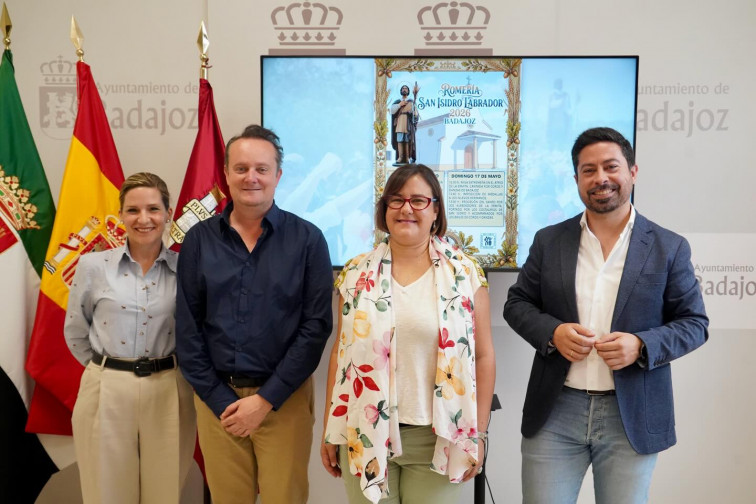 San Isidro en Badajoz: una romería renovada con caminata solidaria, tortillas y costaleros