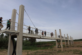 El Camino Mozárabe gana seguridad con una nueva pasarela sobre el río Búrdalo en Guareña