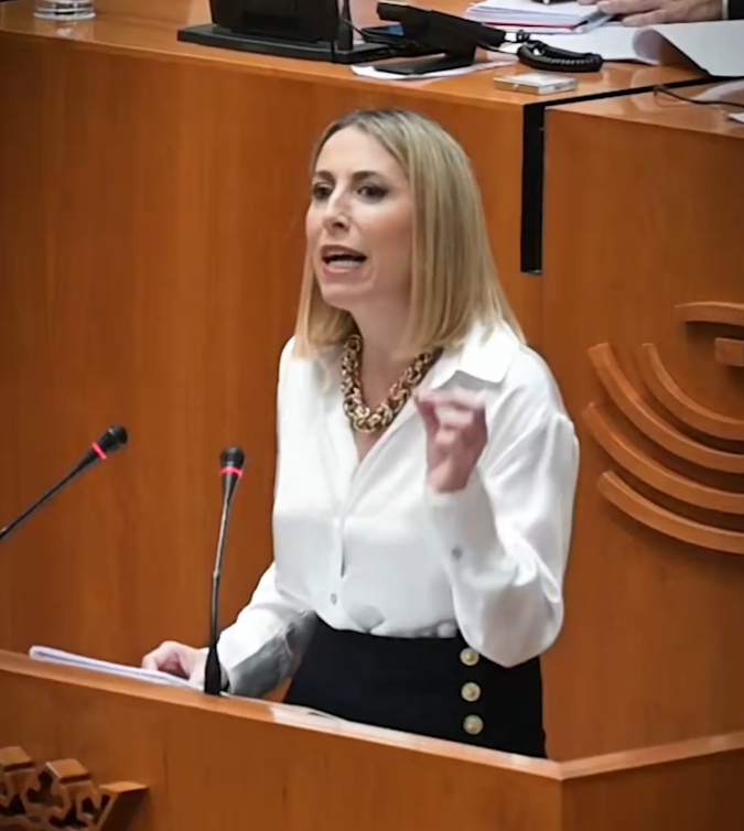 Maria guardiola pleno de investidura 21 de abril de 2026 primera jornada 