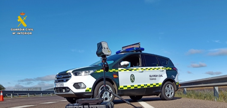 Pillado un conductor a 235 km/h en una vía limitada a 120