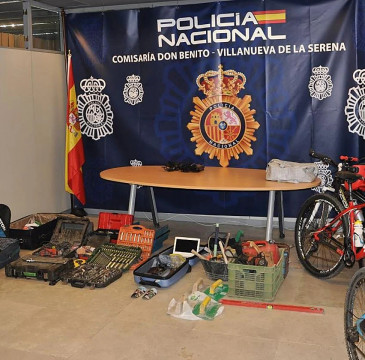 Zamora guarda silencio por las víctimas del atentado de Barcelona 