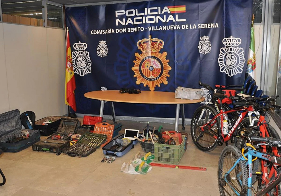 Libertad con cargos para tres personas tras cometer 37 robos
