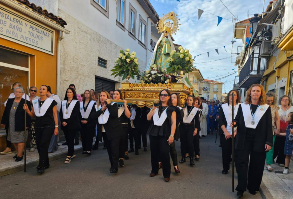 Moraleja honra a su patrona en una procesión cargada de fervor