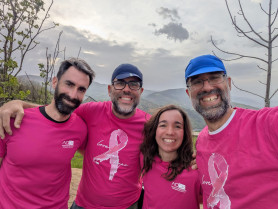 De la quimio al Camino: Alejandro Porto conquista Santiago en bici para visibilizar el cáncer cerebral