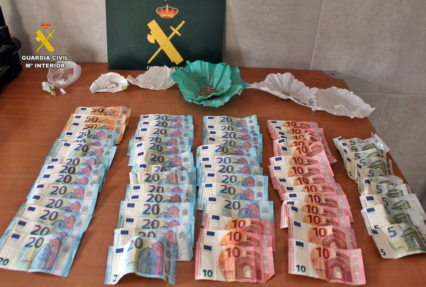 Arrestado tras ser sorprendido con más de 250 dosis de heroína y cocaína en su vehículo