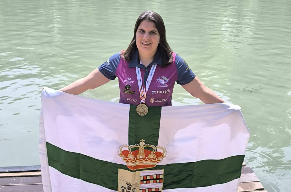 La piragüista extremeña Elena Ayuso, campeona de España de media maratón en categoría PK3