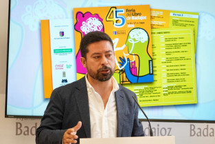 El escritor Juan Manuel de Prada abrirá la Feria del Libro de Badajoz con el pregón