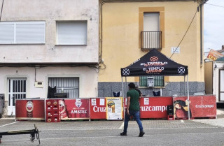 Piden colaboración para recuperar varios mostradores robados en el Lagarto Music de Calzadilla