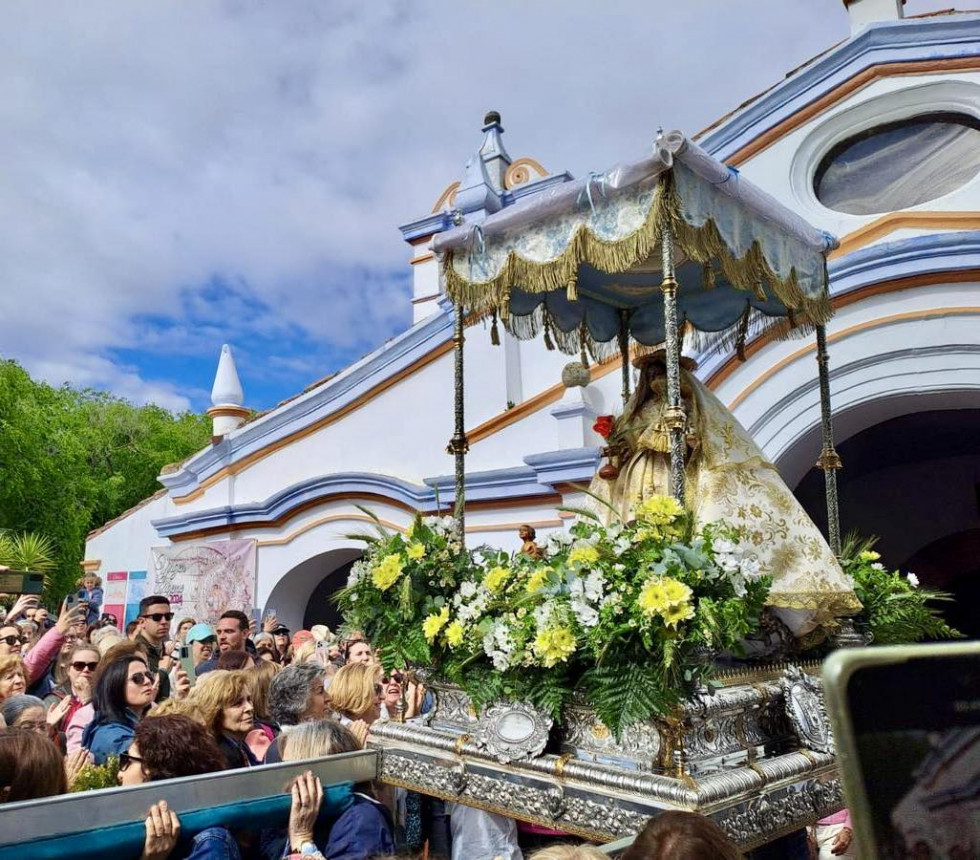 La Virgen de Argeme regresa a Coria arropada por cientos de fieles