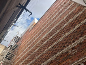 La parroquia de Fátima de Cáceres culmina la retirada de amianto en su fachada