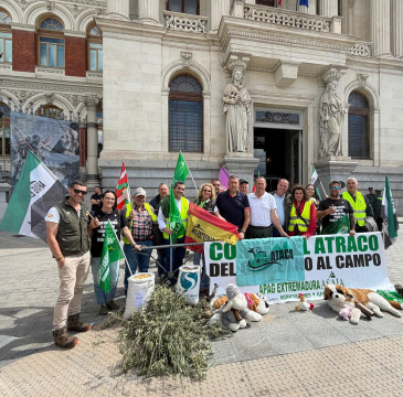 Zamora guarda silencio por las víctimas del atentado de Barcelona 