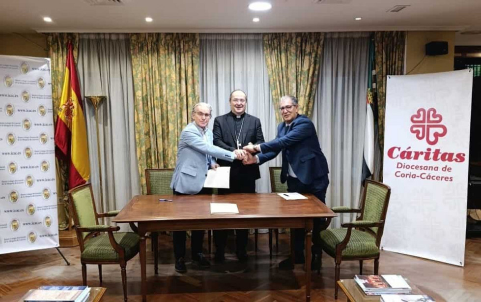Cáritas y el Colegio de Abogados de Cáceres firman un convenio para asesorar a personas migrantes