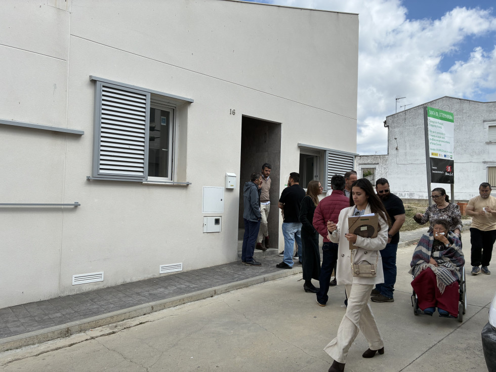 La Junta entrega las llaves de cuatro viviendas de promoción pública en Portaje