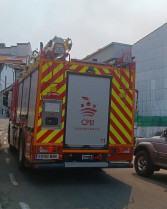 Muere tras quedar atrapado entre dos camiones