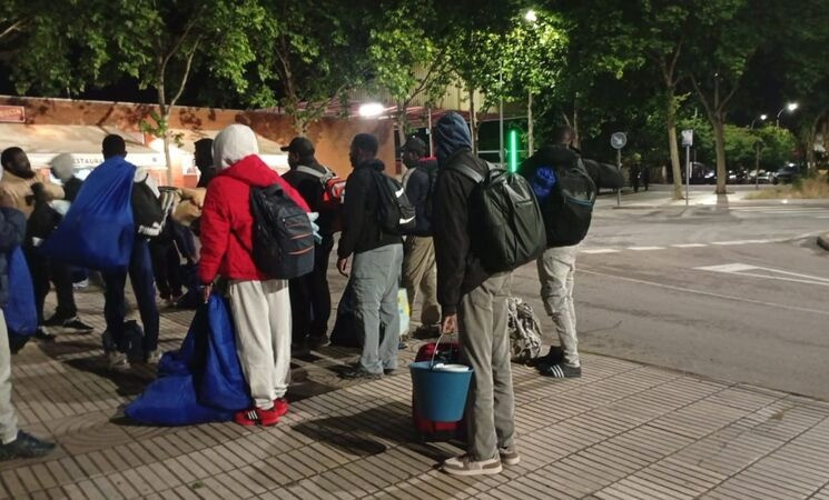 Desalojo de personas sin hogar en la estación de autobuses de Badajoz