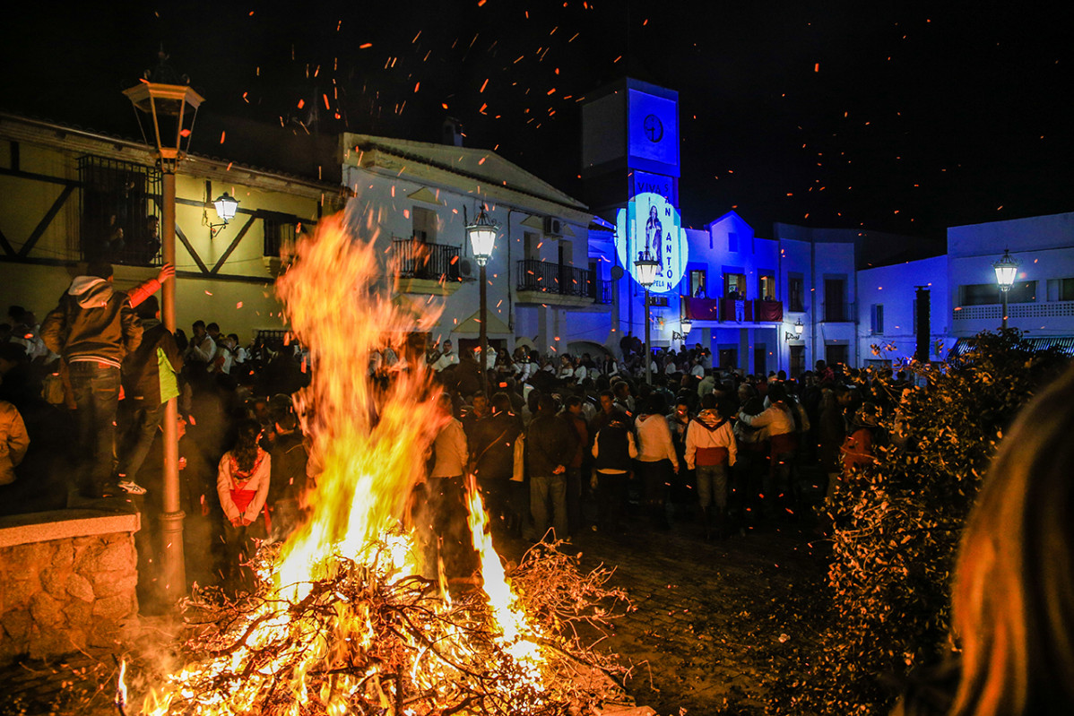 Carrera de san anton navalvillar de pela hoguera