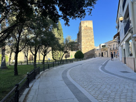 Mérida reabre la calle Graciano tras las obras y mantiene desvíos por el corte de John Lennon