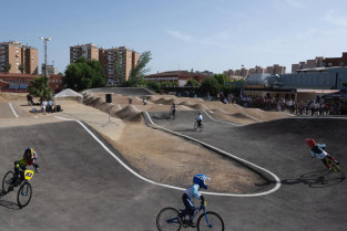 El Ayuntamiento de Badajoz moderniza el circuito de BMX de Valdepasillas