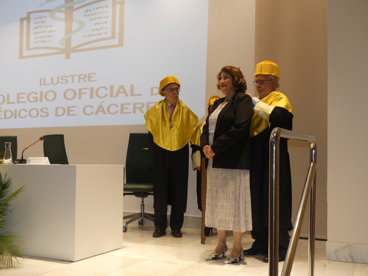 Montaña Román García ingresa como académica en la Academia de Medicina de Extremadura
