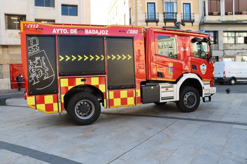 Atendidas dos personas por inhalación de monóxido de carbono en el incendio de una vivienda en Badajoz