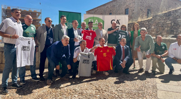 Cáceres reunirá a leyendas del fútbol español en un partido solidario a favor de la ELA