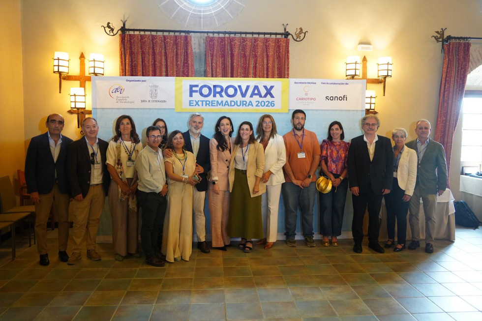 Extremadura se consolida como referente nacional en vacunación con un foro en Plasencia