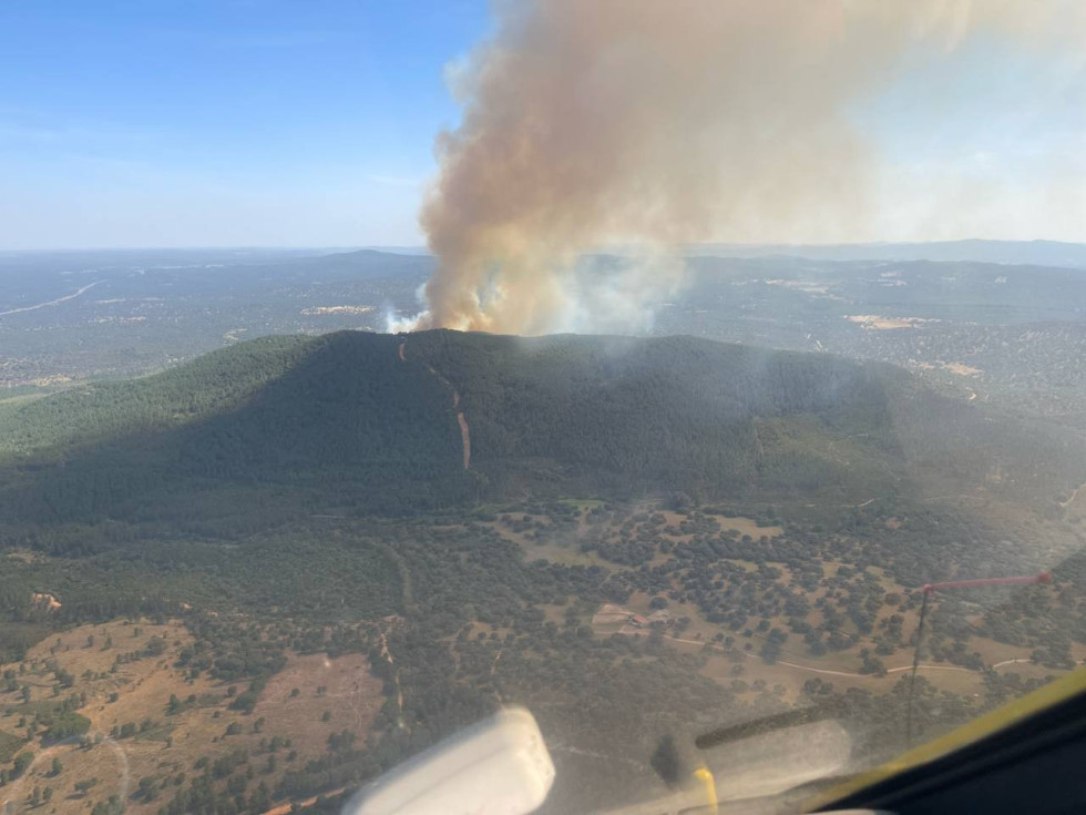 Múltiples incendios forestales simultáneos ponen en alerta a Extremadura