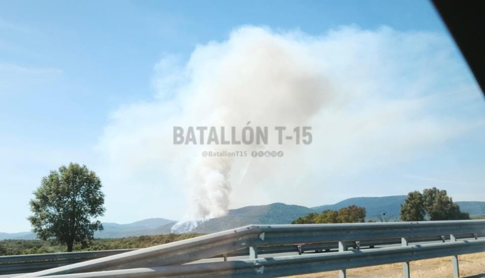Estabilizado el incendio forestal en Monesterio tras la intervención de 28 efectivos